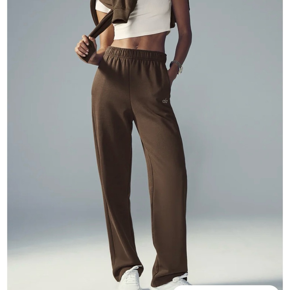 ALO YOGA accolade straight leg sweatpants